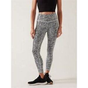 EUC Athleta Ultimate Salutation Stash Pocket Textured 7/8 Tight Sz L